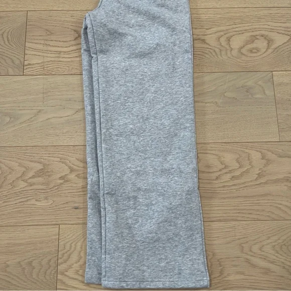 ALO Yoga Accolade Set Quarter Zip and Sweatpants Light Gray Unisex - Picture 12 of 16